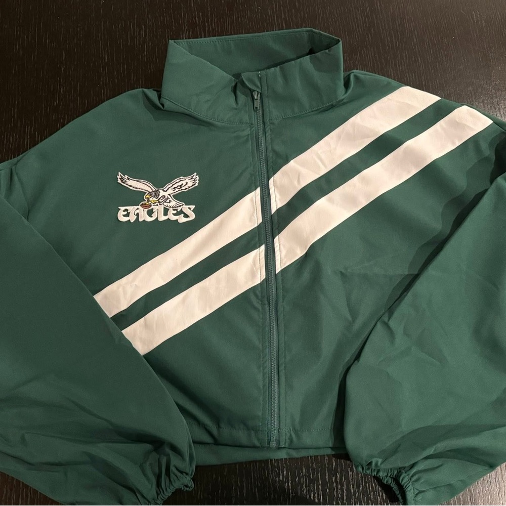 *Green and White Eagles cropped windbreaker 🦅💚